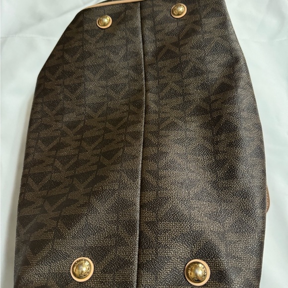 Michael Kors Barrel Bag - Picture 2 of 6